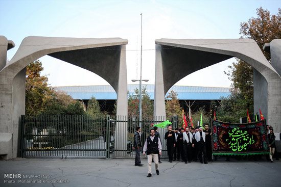 حاشیه‌های تصویری پیاده‌روی دانشجویان از دانشگاه تهران تا بیت رهبری